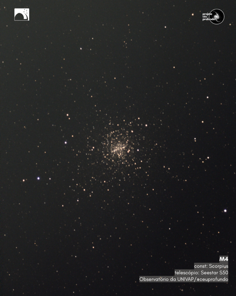 Imagem do aglomerado globular de estrelas M4, localizado na constelação de escorpião. No centro da imagem, destaca-se uma concentração de estrelas mais amareladas. O fundo é escuro e pontuado com outras estrelas ao redor. No canto inferior direito, há informações indicando a constelação (Scorpius), o telescópio utilizado (Seestar S50) e o local da captura (Observatório da UNIVAP / @ceuprofundo). Logotipos do observatório e do Projeto Céu Profundo estão presentes nos cantos superior esquerdo e direito.